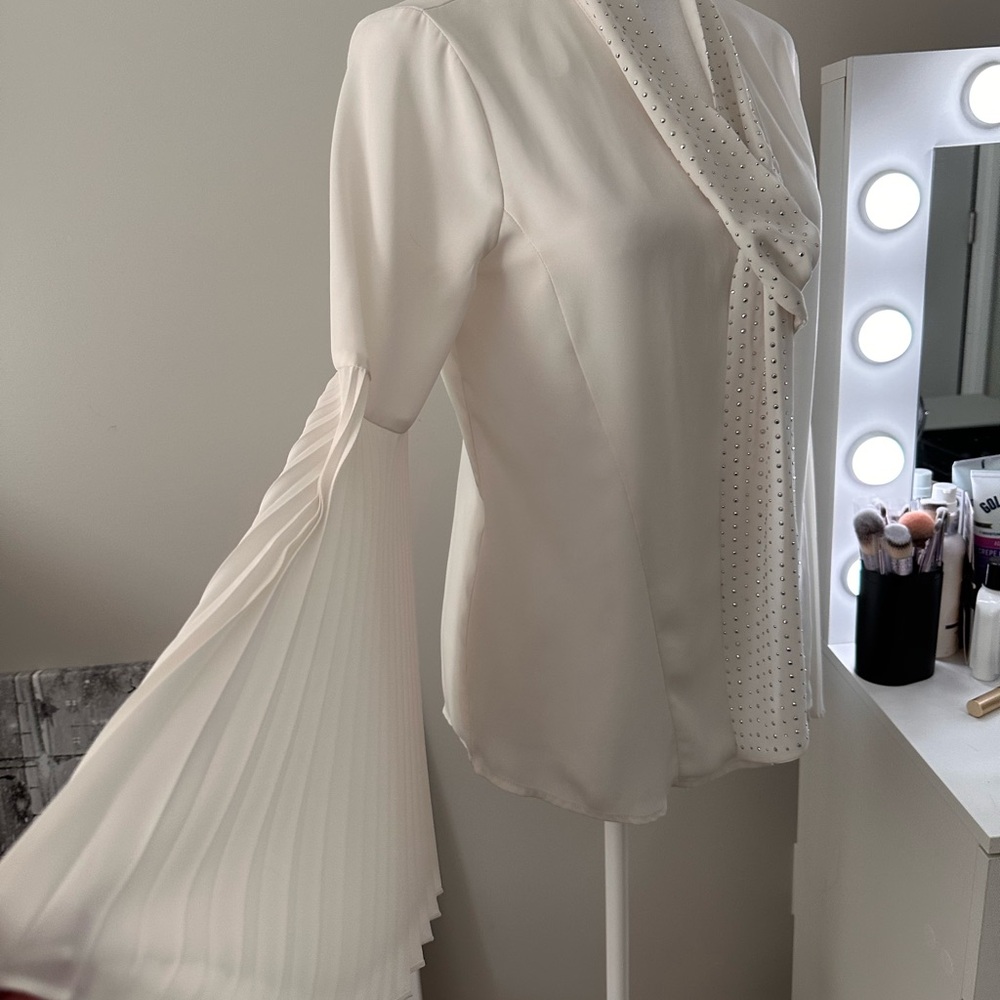 Worthington Cream Pleated Sleeve Blouse